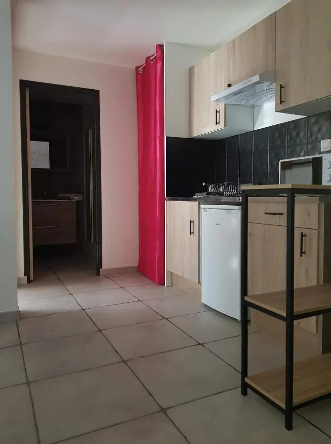 Lägenhet Joli Appartement De 30 M2 En Rdc Bassens  Frankrike